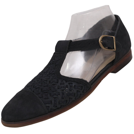 APOSTROPHE Women Closed-Toe Shoes