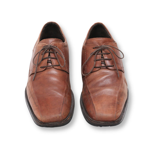Men's lace Up Formal Shoe By "Johnston & Murphy"