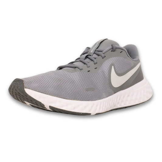 Nike Revolution 5