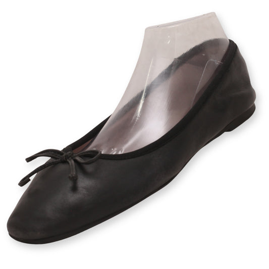 Deltan Women's ballet flats.