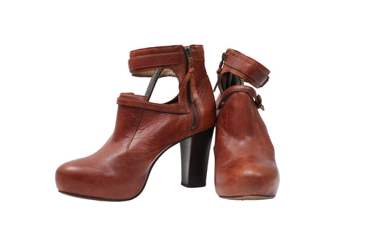 "Schuler and Sons Philadelphia" Anckle Heel Boties