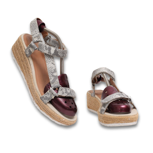 "Universal Thread" Straps Wedges