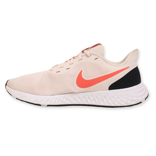 Nike Revolution 4