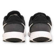 Nike Revolution 5