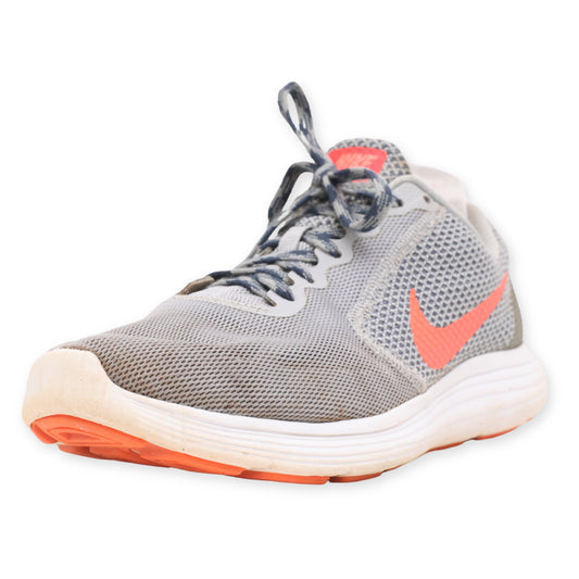 Nike Revolution 3