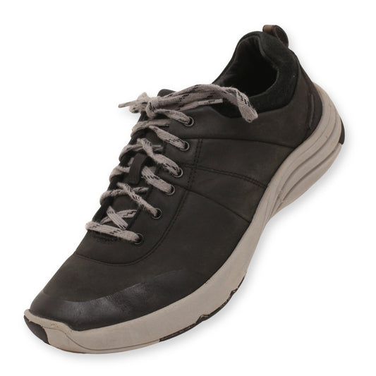 Clarks Lace-Up Women Sneakers
