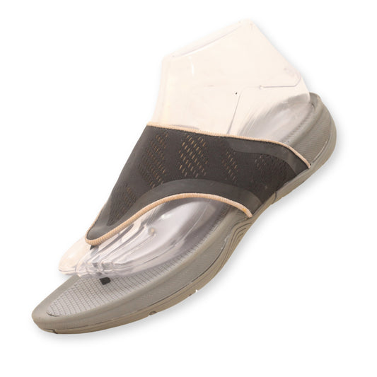 Baretraps T-Strap Slippers