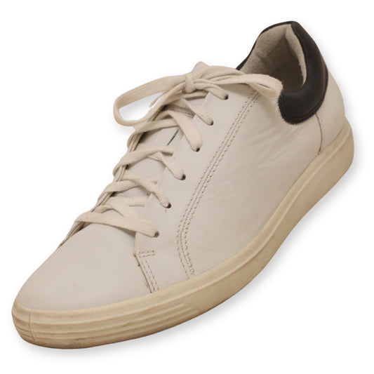 Ecco Women Lace-Up Sneaker