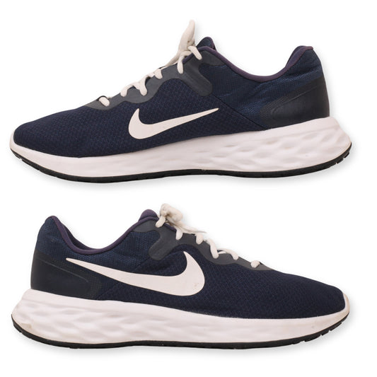 Nike Revolution 6