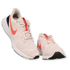 Nike Revolution 4