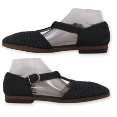 APOSTROPHE Women Closed-Toe Shoes