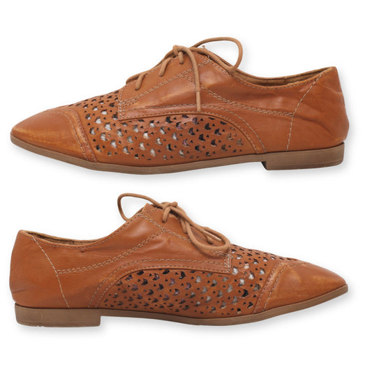 Me Too Women Lace-Up Shoes