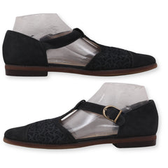 APOSTROPHE Women Closed-Toe Shoes