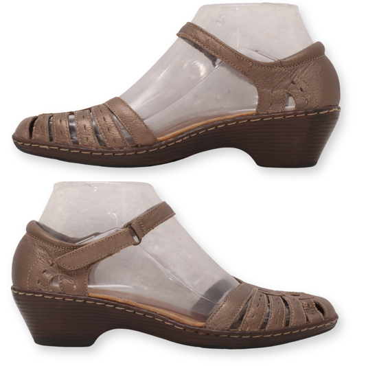 CLARKS Closed-Toe Ankle Strap Sandal