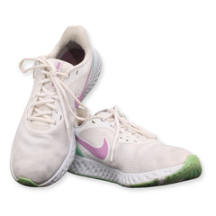 Nike Revolution 5