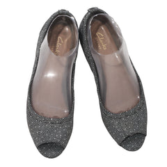 Clarks Vendra Daisy peep-toe wedge pump