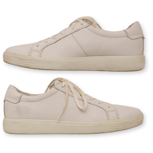 Ecco Women Lace-Up Sneaker