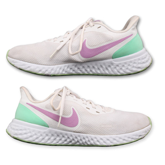 Nike Revolution 5