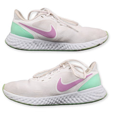 Nike Revolution 5