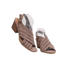 "Baretraps" Wide Flip Flop Sandals