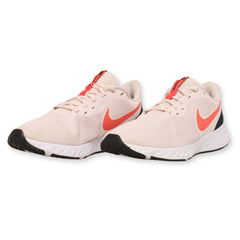 Nike Revolution 4