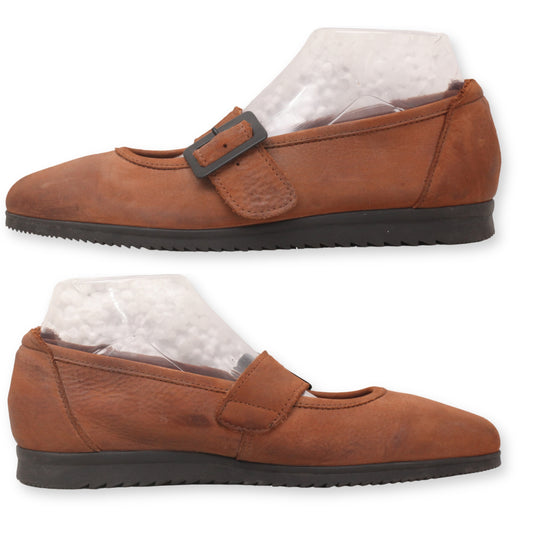 White Mountains Closed Toe Shoes