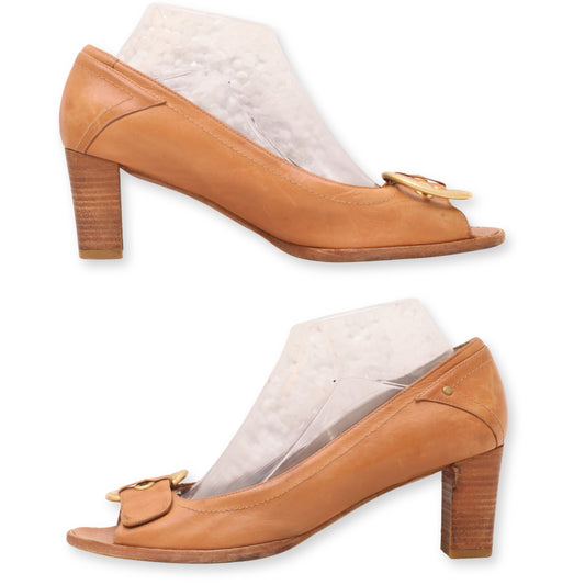 Buckle toe heel pumps