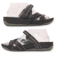 Yuu Women's Platform Sandal