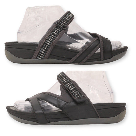 Yuu Women's Platform Sandal