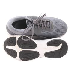 Nike Revolution 4