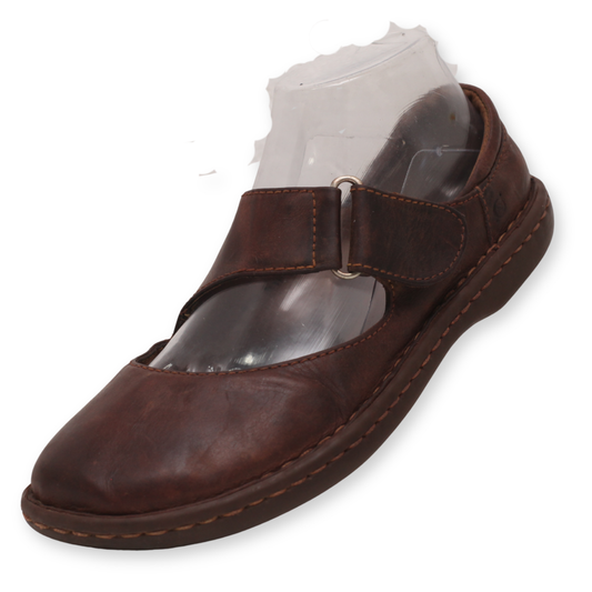 BORN Women's Closed-Toe Shoes