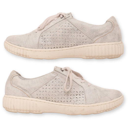 Clarks Lace-Up Women Sneaker