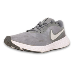Nike Revolution 5