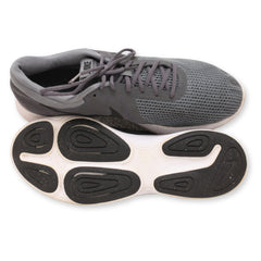 Nike Revolution 4