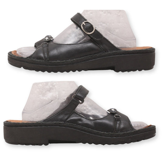 Unstructued Clarks Women Naot sandals