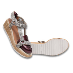 "Universal Thread" Straps Wedges