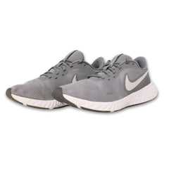 Nike Revolution 5