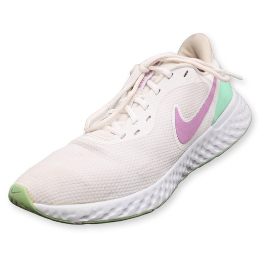 Nike Revolution 5