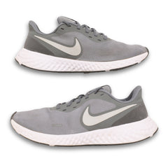 Nike Revolution 5