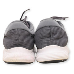 Nike Revolution 4