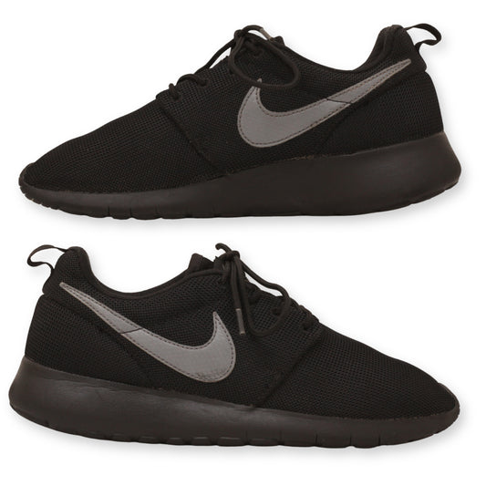 NIKE Women's Sneakers