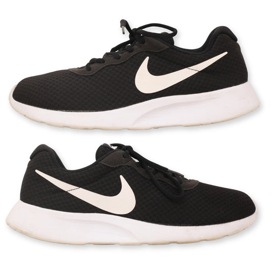Nike Tanjun