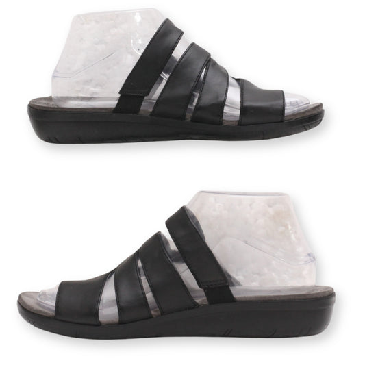 Baretraps Casual Flats