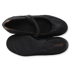 TAOS Women Closed-Toe Shoes