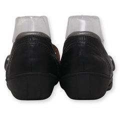 TAOS Women Closed-Toe Shoes