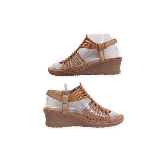 "Baretraps" Stylish T Strap Wedge Heel Sandals