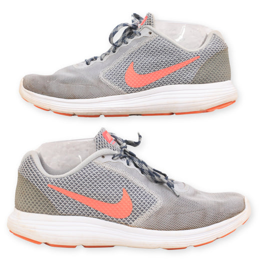Nike Revolution 3