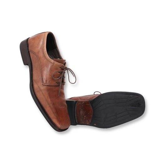 Men's lace Up Formal Shoe By "Johnston & Murphy"