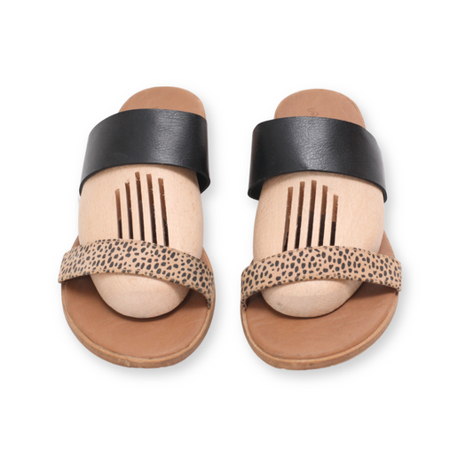 "Universal Thread" Strappy Flats