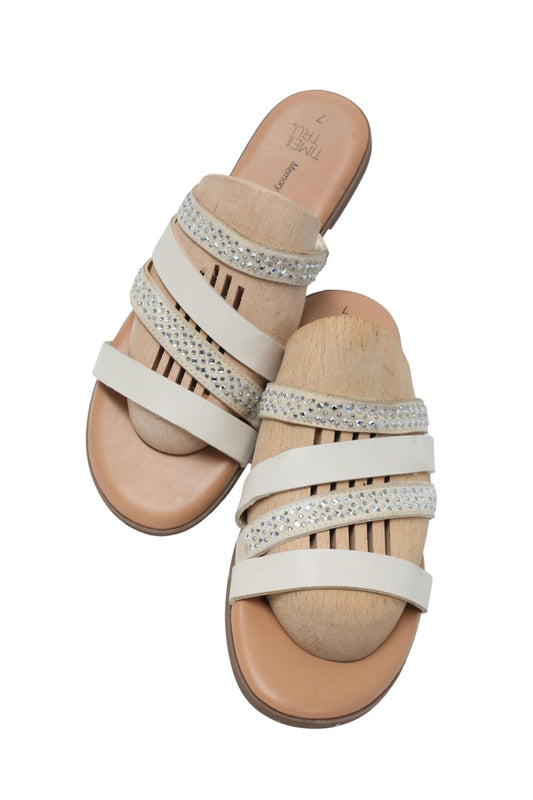 "time and tru" Flats